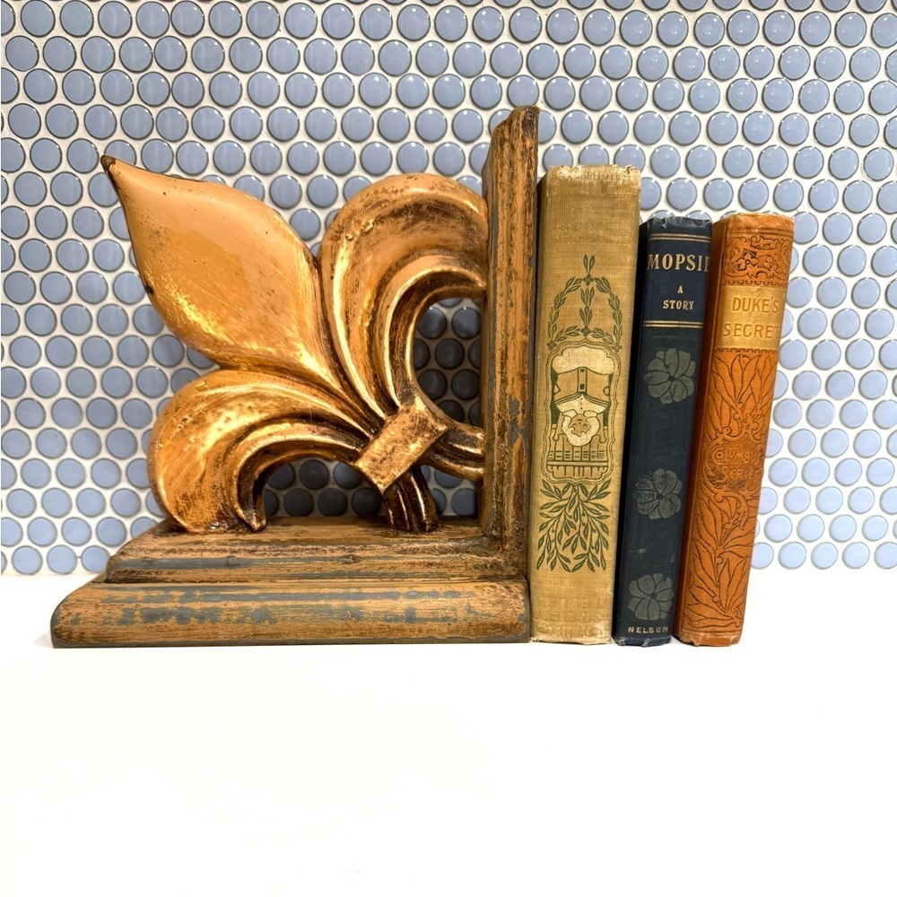 Fleur-de-lis Wood Book Stop - Picture 10 of 11